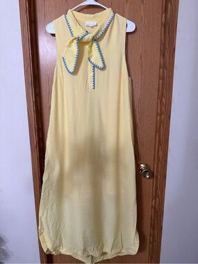 Entro Butter Yellow Sleeveless Maxi Dress Blue Whipstitch Tie Neck Size Small